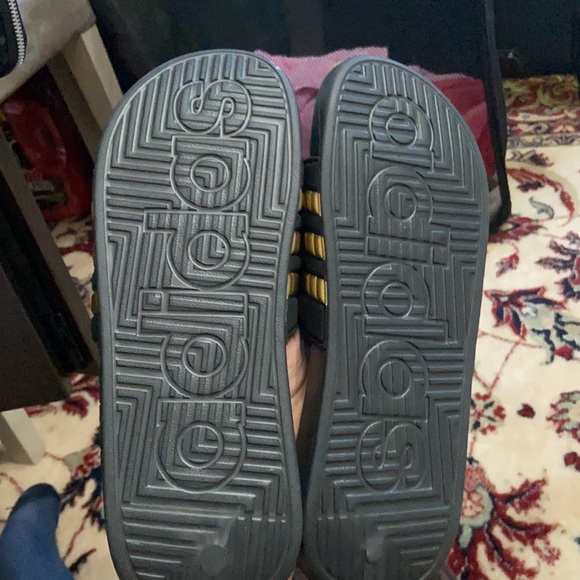 slippers BRAND NEW NEVER WORN - Picture 3 of 3